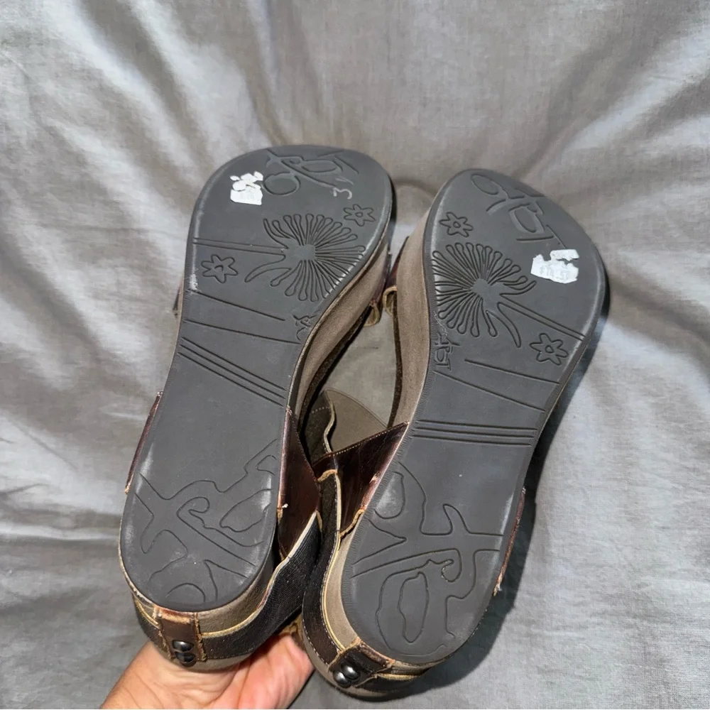 OTBT Wedge Bushnell Sandals Leather Metallic Bronze 8.5